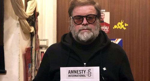 Boris Grebenschikov takes part in Amnesty International’s action support of Oyub Titiev. Photo courtesy of HRC ‘Memorial’