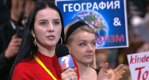 Elena Yeskina (left) at the press conference, December 20, 2018. Screenshot from video posted by user 