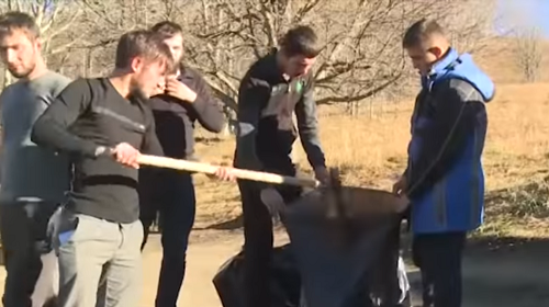 Community unpaid work in a district of Chechnya. Screenshot of the video by the Grozny TV channel https://www.youtube.com/watch?v=bK0CoeS1RPc