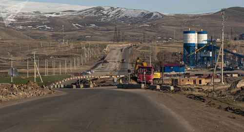 Construction works in the route "North - South" in Armenia. Photo Sputnik / Aram Nersesyan https://ru.armeniasputnik.am/economy/20180718/13316030/ministr-armenii-poka-ne-na-chto-stroit-bolee-poloviny-trassy-sever-yug.html