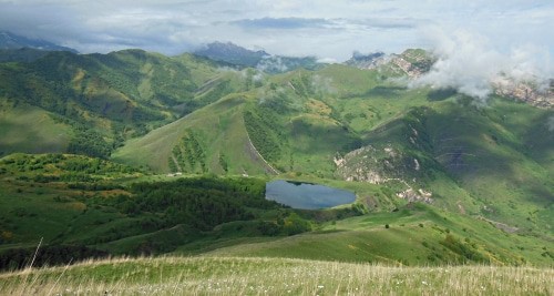 The Galanchozh lake. Photo: Max1771, https://commons.wikimedia.org/w/index.php?curid=26540803