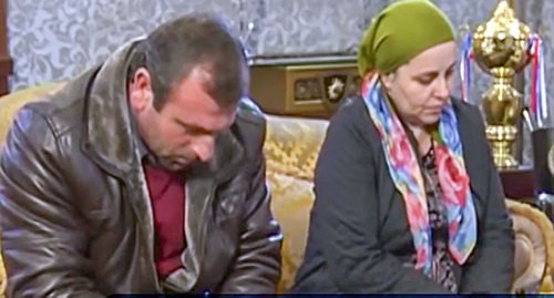 Aishat Inaeva at the meeting with Ramzan Kadyrov. Photo: the Chechen State TV and Radio Company "Grozny", https://www.youtube.com/watch?time_continue=112&amp;v=CSOKDIYA_dA