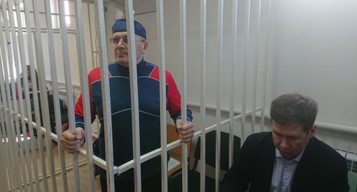 Oyub Titiev (left) in the courtroom. Photo by Patimat Makhmudova for the Caucasian Knot