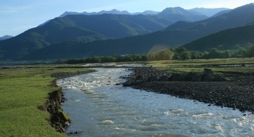 Alazani River. Photo: A. Mukhranov,  travelgeorgia.ru, https://commons.wikimedia.org/w/index.php?curid=33422276