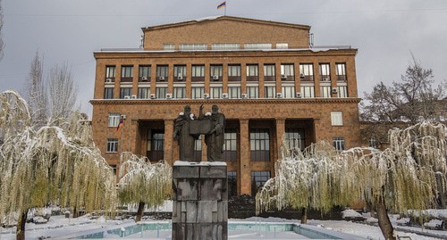 The Yerevan State University. Photo: Սէրուժ Ուրիշեան (Serouj Ourishian) https://ru.wikipedia.org