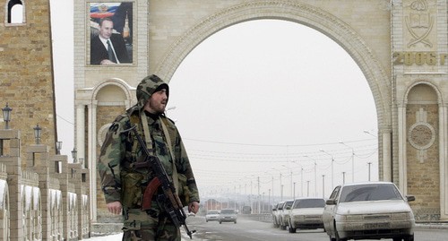 An entrance to Grozny. Photo: REUTERS/Denis Sinyakov (RUSSIA)