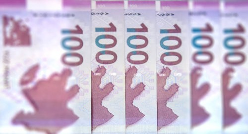 The 100 manat banknotes. Photo © Sputnik / Murad Orujov http://ru.sputnik.az/economy/20161209/408034914/manat-perexodit-na-polniy-plavayushiy-kurs.html