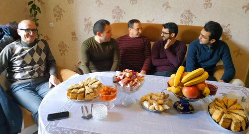 Mamed Ibragim (centre) at home. Photo by Aziz Karimov for the Caucasian Knot
