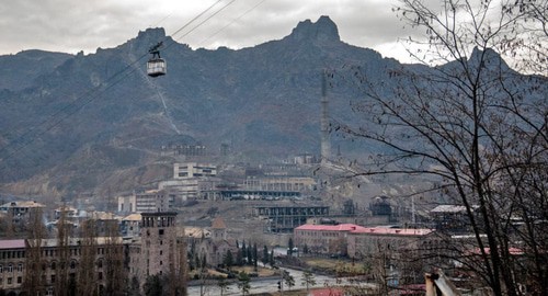 Alaverdi Copper Smelter. Photo: © Sputnik / Aram Nersesyan , https://ru.armeniasputnik.am/columnists/20181214/16259322/skazhut-my-vodu-mutim-kak-medeplavilnyj-zavod-v-alaverdi-okazalsya-na-grani-splava.html