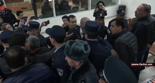 Brawl in Yerevan courtroom. Screenshot by user Factor tv https://www.youtube.com/watch?time_continue=2669&v=LQsCOtJNz1k