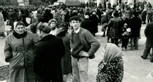 At the central square of Sumgait during the days of pogroms, February 1988. Photo from the archive of the Armenian Genocide Museum-Institute: http://karabakhrecords.info