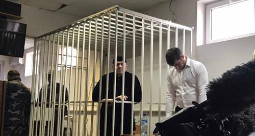 Oyub Titiev in a cell in the court room. Photo by the "Caucasian Knot" correspondent