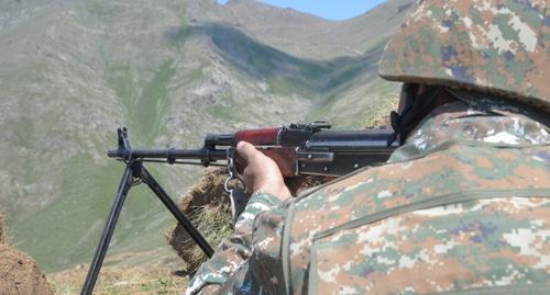 Soldier at the contact line. Photo: press service of the Ministry of Defence of Armenia, http://www.mil.am/ru/news/6058