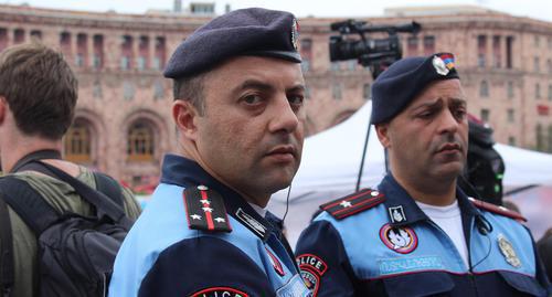 The police officers. Photo by Tigran Petrosyan for the "Caucasian Knot"