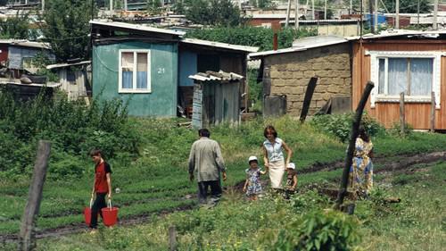 Residents of barracks in Maisky, 1990s. Photo by Tatiana Gantimurova for the Caucasian Knot