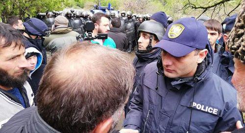 Policeman during clashes between police and protesters against construction of HPP in Pankisi Gorge. Photo: Radio Way / FB  https://www.facebook.com/radioway.ge/photos/a.215287378816423/877983559213465/?type=3&theater