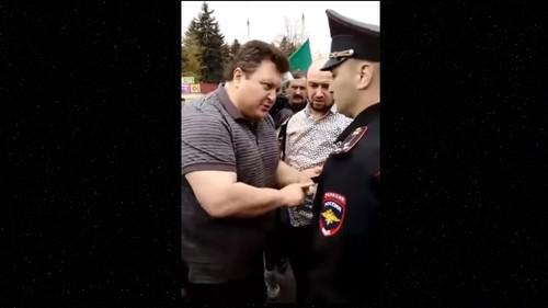 Screenshot of dispute between activist and law enforcers in Nalchik on the Circassian Flag Day, April 25, 2019, https://www.youtube.com/watch?v=S1XrPZXijI4&t=199s