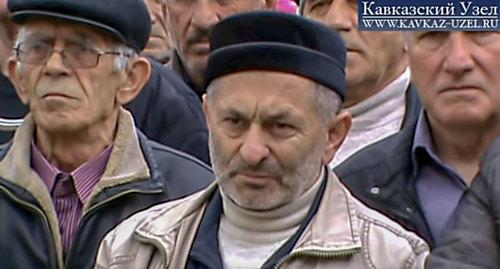 Meeting of the Irganai residents demanding compensation for the land flooded during the construction of a hydroelectric power plant, Dagestan, March 5, 2014. Screenshot from video by the Caucasian Knot: https://www.youtube.com/watch?v=aIbW-mNGJBM