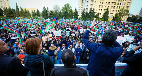 Oppositionists from the Popular Front Party of Azerbaijan (PFPA) criticize the authorities at the rally. October 2017. Photo by Aziz Karimov for the "Caucasian Knot"