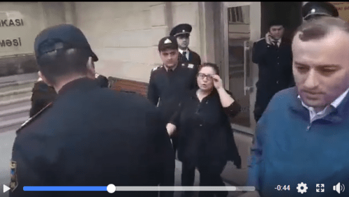 Shafag Agabalaeva, a journalist, leaves the court on May 3, 2019. Screenshot of the video https://www.facebook.com/shefeq.agacan/posts/1038020389919082