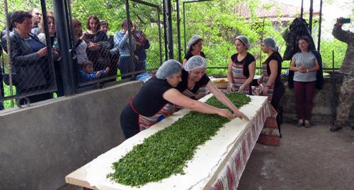 Bakers in Nagorno-Karabakh are cooking zhengyalov khats (bread with herbs). Photo by Alvard Grigoryan for the "Caucasian Knot"
