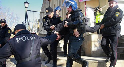 The police in Azerbaijan detains an activist. Photo: REUTERS/Aziz Karimov