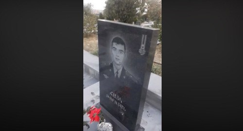 Desecration of soldiers' graves in Armenia. Screenshot from video: https://www.facebook.com/meruj.moj/videos/1800369413443184/?hc_location=ufi