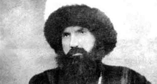 The first photo of Imam Shamil made in September 1859 by Count I. G. Nostits in Chiryurt. Photo https://ru.wikipedia.org/wiki/Шамиль#/media/File:Имам_Шамиль.jpg