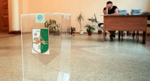 A ballot box at the local electoral commission in Abkhazia. Photo: REUTERS/Казбек Басаев