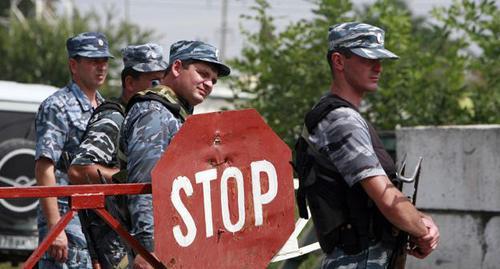 Policemen at the Ingush border. Photo: REUTERS/Kazbek Basayev