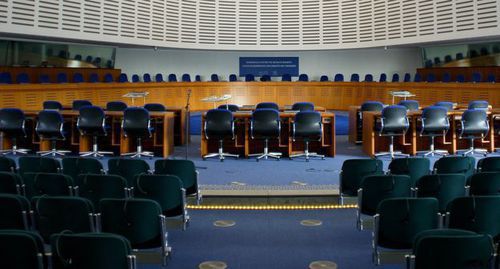 Conference hall of the European Court of Human Rights. Photo: CherryX per Wikimedia Commons