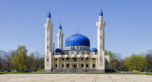 Cathedral Mosque of Maikop. Photo: Sergei Demeshkin, https://www.flickr.com/photos/160124708@N03/41485027484