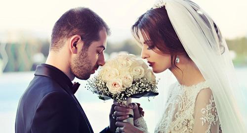 Newly-weds. Photo: vetonethemi   https://pixabay.com/ru/свадьбы-пара-любовь-новобрачные-1255520/
