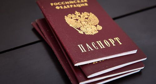Russian passports. © Photo by Yelena Sineok, Yuga.ru