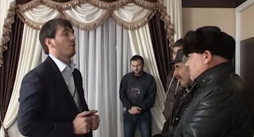 Islam Kadyrov talking with locals. Screenshot from 'Grozny' TV Company video: https://www.youtube.com/watch?v=BpjWCGHbJ6E&feature=youtu.be