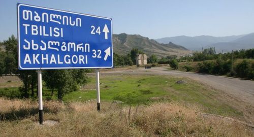 Road sign in Georgia. Photo: Nicolai Bangsgaard, https://commons.wikimedia.org/w/index.php?curid=3434877