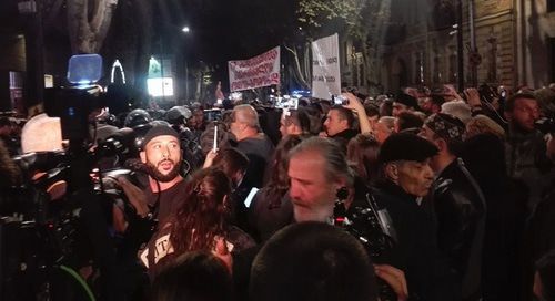 Protesters at the "Amirani" Cinema. Photo by Inna Kukudzhanova for the Caucasian Knot