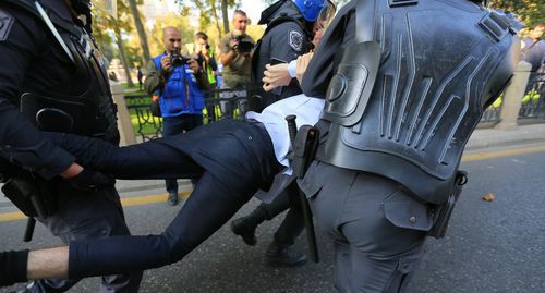 The police during the detention of one of the participants of the rally in Baku. Photo by Aziz Karimov for the "Caucasian Knot"