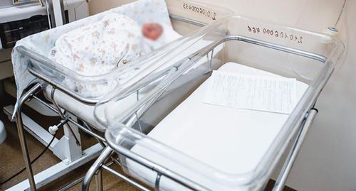 Baby boxes in a delivery room. Photo by Denis Yakovlev / Yugopolis http://www.yugopolis.ru/news/v-krasnodarskom-bebi-bokse-ostavili-4-mesyachnuyu-devochku-113250