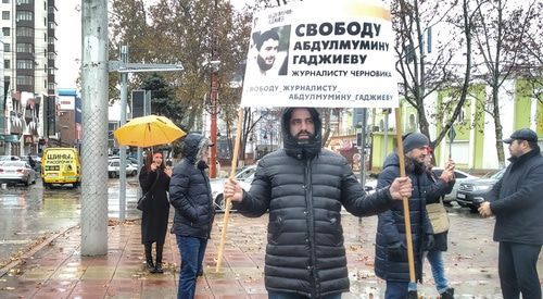 Solo picket in support of Abdulmumin Gadjiev, December 2, 2019. Photo by Ilyas Kapiev for the Caucasian Knot