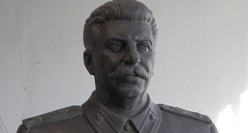 Bust of Stalin. Photo: press service of the Communist Party of the Russian Federation, http://m.sibkray.ru/news/1/896937
