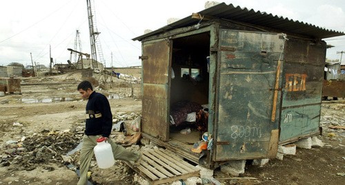 Refugees in a war zone. Photo: REUTERS/David Mdzinarishvili