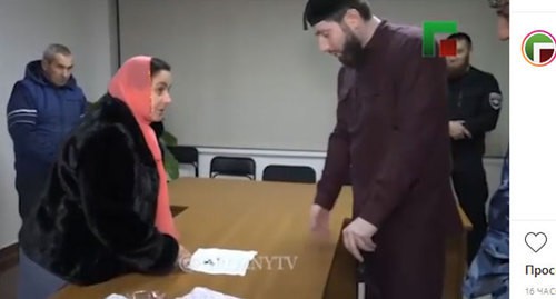Petimat Suleimanova and Adam Elzhurkaev in the "Grozny" ChGTRK TV story. Screenshot from ChGTRK's Instagram post: https://www.instagram.com/p/B6ssDCwCIik/