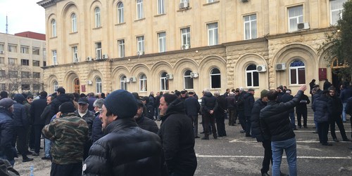 Protesters at the building of the presidential administration in Sukhumi, January 11, 2020. Photo by Anna Gritsevich for the "Caucasian Knot"