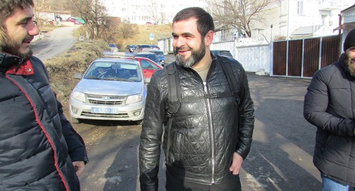 Ingush activists released from SIZO in Pyatigorsk. Eliskhan Azhigov (centre) after being released, January 13, 2020. Photo by Vyacheslav Yaschenko for the Caucasian Knot