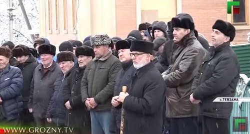 The ceremony of blood feudists' reconciliation in the village of Tevzan. Screenshot of the report by the "Grozny" TV Channel https://www.youtube.com/watch?v=tm9MU4lcKsw