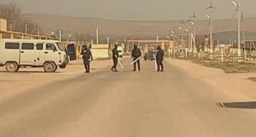 Law enforcers with plastic pipes in Chechnya. Screenshot: https://t.me/KhaleedBlog/55