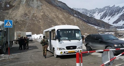 Russia-South Ossetia border, "Ruk" checkpoint. Photo: http://osinform.org/49495-na-granice-yuzhnoy-osetii-uzhestochili-pravila-vezda-pogranichniki-obyasnili-pochemu.html