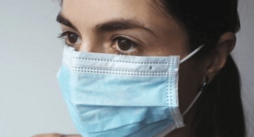 A young woman wearing medical mask. Photo: pixabay.com