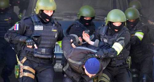 Law enforcers during detention. Photo: press service of the National Antiterrorism Committee: http://nac.gov.ru